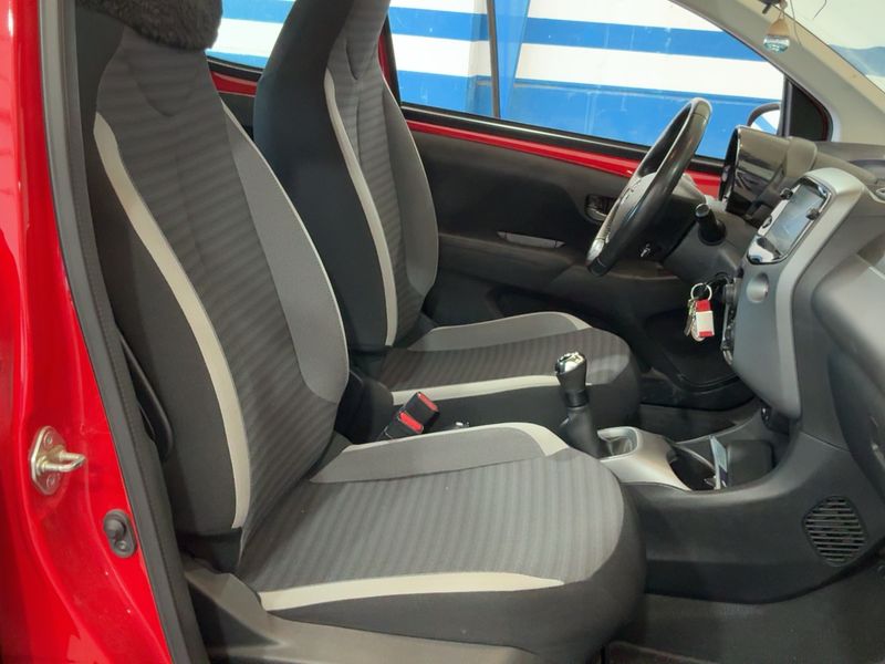 Toyota Aygo 1.0 X-Play X-App — zdjęcie 11