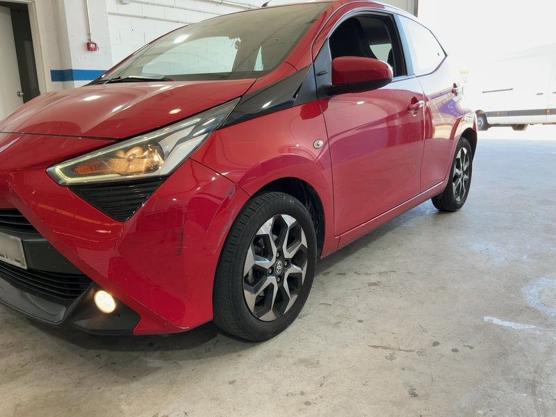 Toyota Aygo 1.0 X-Play X-App — zdjęcie 2