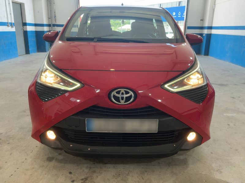 Toyota Aygo 1.0 X-Play X-App — zdjęcie 9
