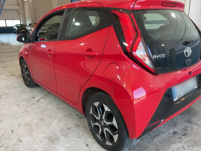Toyota Aygo 1.0 X-Play X-App — zdjęcie 3