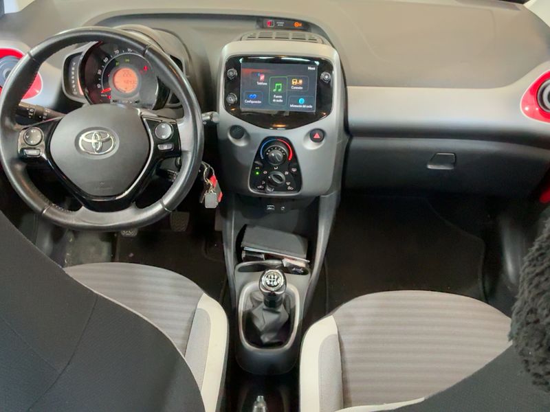 Toyota Aygo 1.0 X-Play X-App — zdjęcie 12