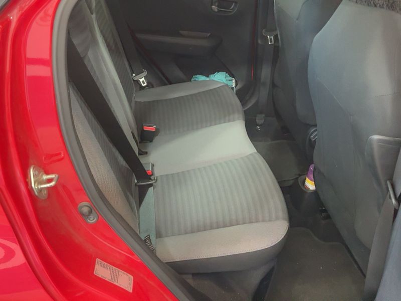 Toyota Aygo 1.0 X-Play X-App — zdjęcie 14