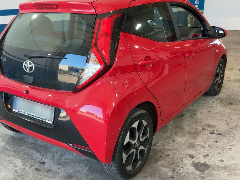 Toyota Aygo 1.0 X-Play X-App — zdjęcie 6