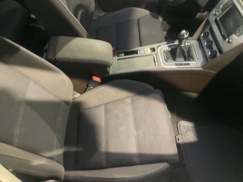 Volkswagen Passat 1.6 TDI Comfortline BlueMotion Tech — zdjęcie 11