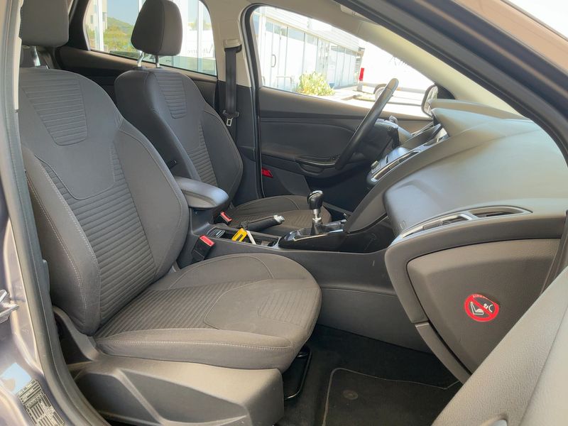 Ford Focus 1.0 EcoBoost Titanium — zdjęcie 11
