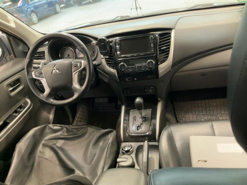 Mitsubishi L 200 2.4 DI-D Top Doppelkabine 4WD — zdjęcie 12