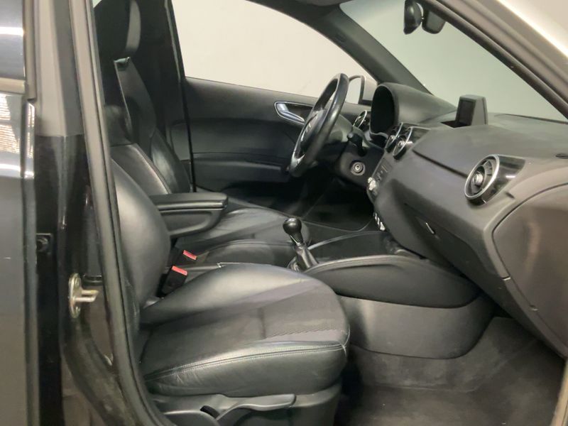 Audi A1 Sportback 1.6 TDI S line Sportpaket 2012 – снимка 17