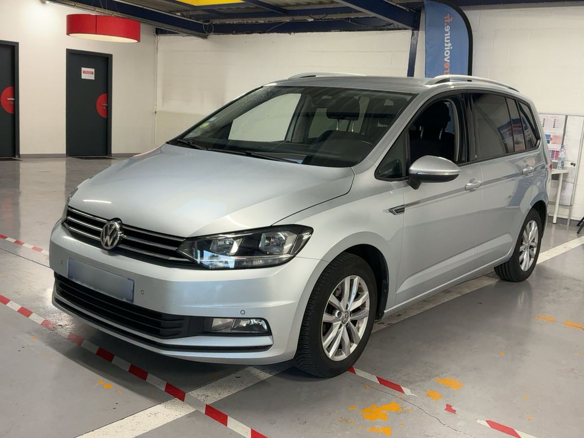 Volkswagen Touran 2015 — photo 1