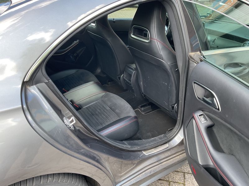 Mercedes-Benz CLA-Klasse CLA 220 d AMG Line — zdjęcie 14