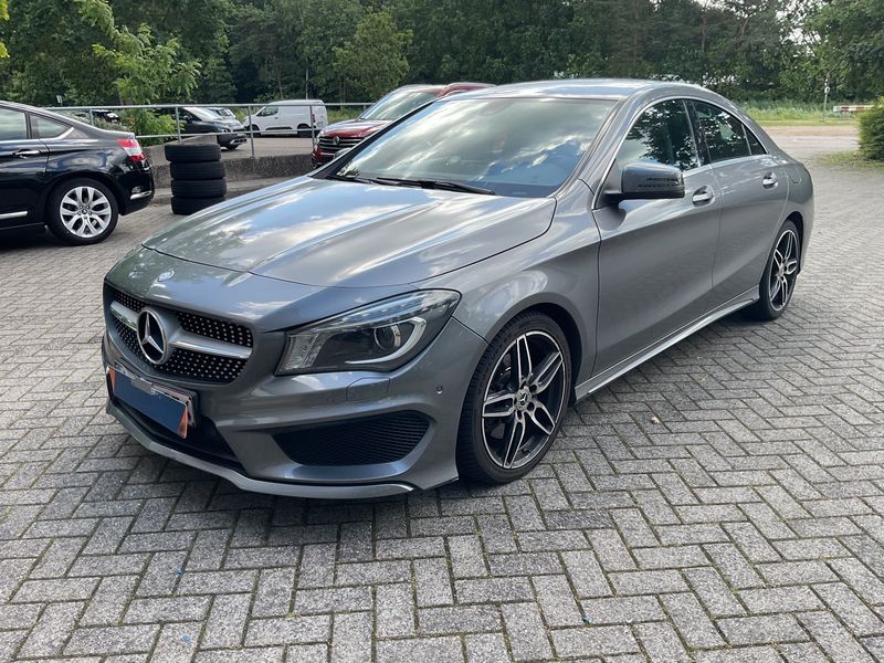 Mercedes-Benz CLA-Klasse CLA 220 d AMG Line — zdjęcie 1