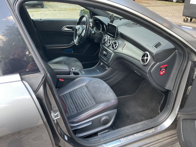 Mercedes-Benz CLA-Klasse CLA 220 d AMG Line — zdjęcie 11
