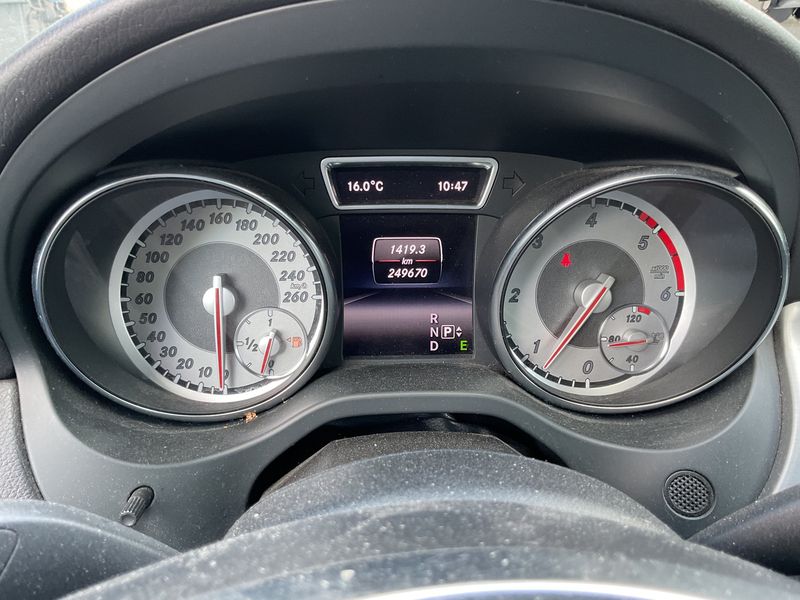 Mercedes-Benz CLA-Klasse CLA 220 d AMG Line — zdjęcie 13