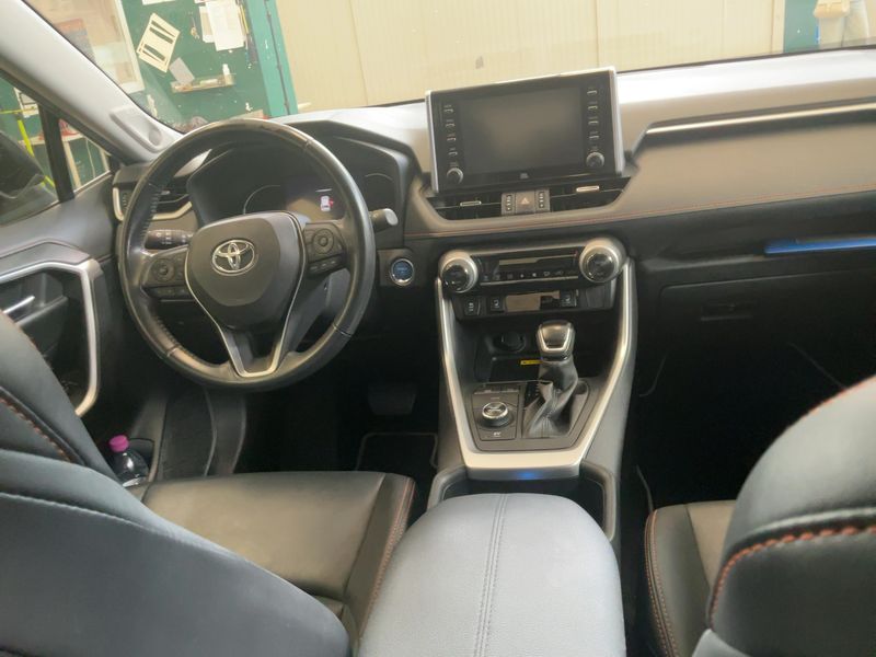 Toyota RAV 4 2.5 Hybrid 4x4 Adventure — zdjęcie 12