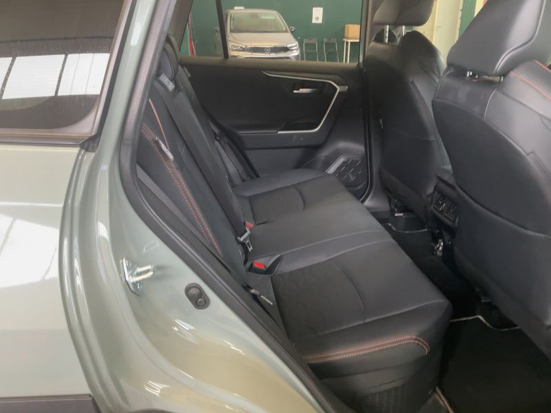 Toyota RAV 4 2.5 Hybrid 4x4 Adventure — zdjęcie 14