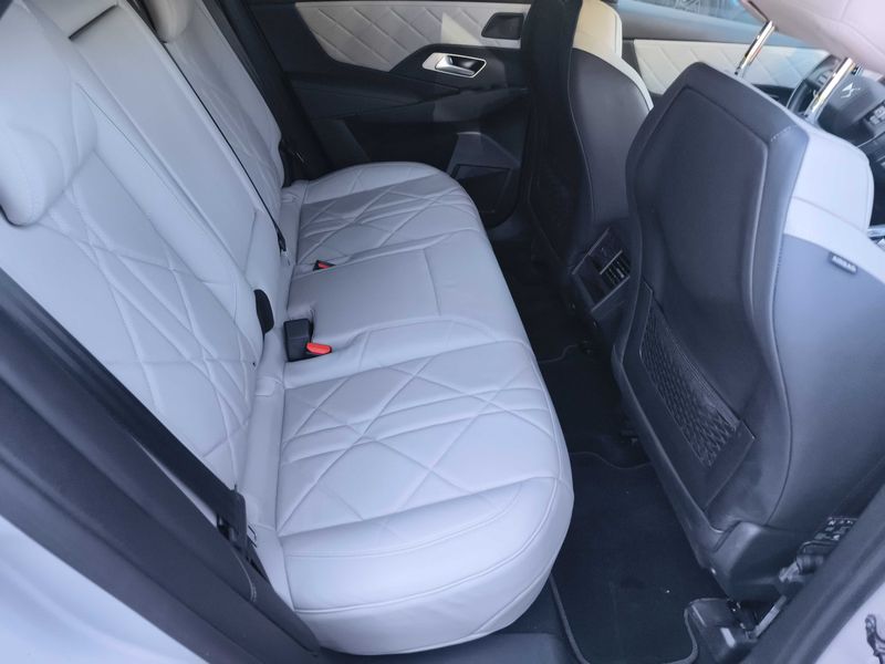 DS Automobiles DS7 Crossback 1.6 E-Tense Hybrid 4x2 Ligne Noire — zdjęcie 14