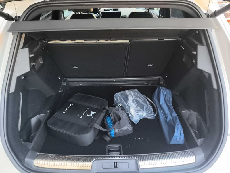 DS Automobiles DS7 Crossback 1.6 E-Tense Hybrid 4x2 Ligne Noire — zdjęcie 9