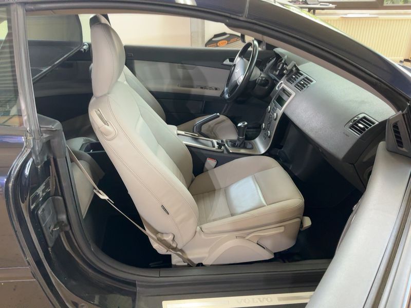 Volvo C70 2.5 T5 Momentum — zdjęcie 11