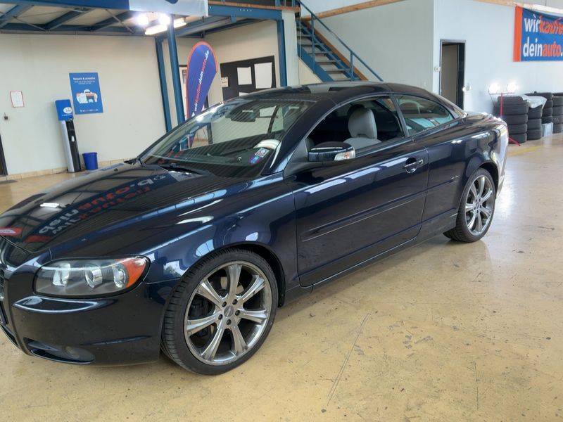 Volvo C70 2.5 T5 Momentum — zdjęcie 2