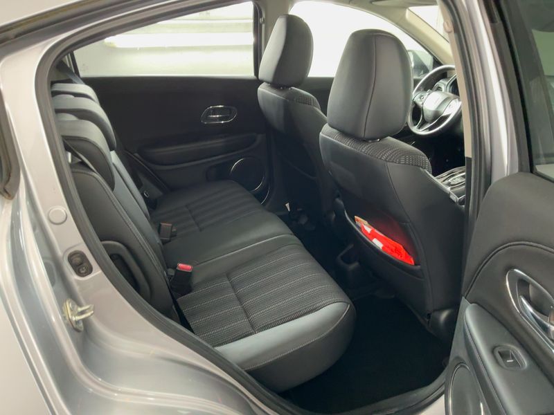 Honda HR-V 1.5 i-VTEC Executive — zdjęcie 14