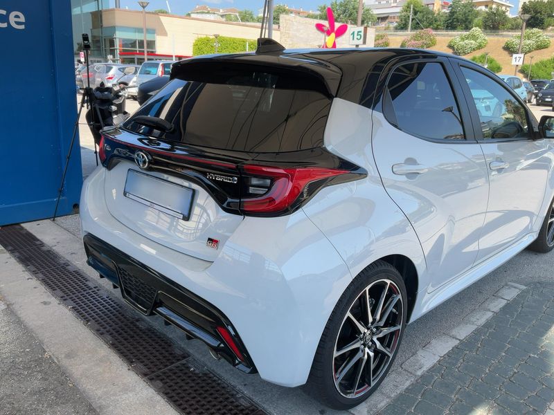 Toyota Yaris 1.5 Hybrid GR Sport — zdjęcie 6