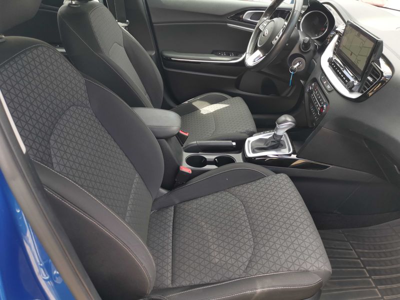 Kia cee'd 1.4 TGDI Vision — zdjęcie 10