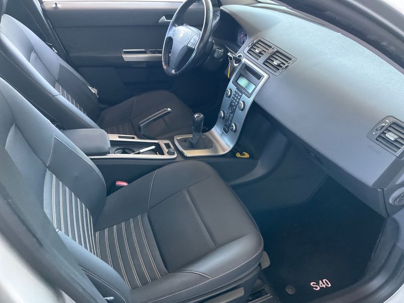 Volvo S40 1.6 D Momentum — zdjęcie 3