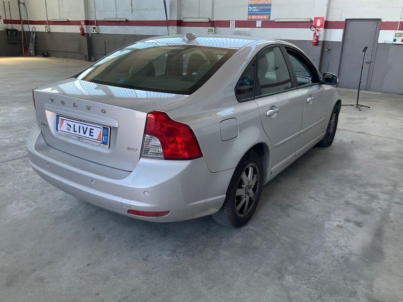 Volvo S40 1.6 D Momentum — zdjęcie 2