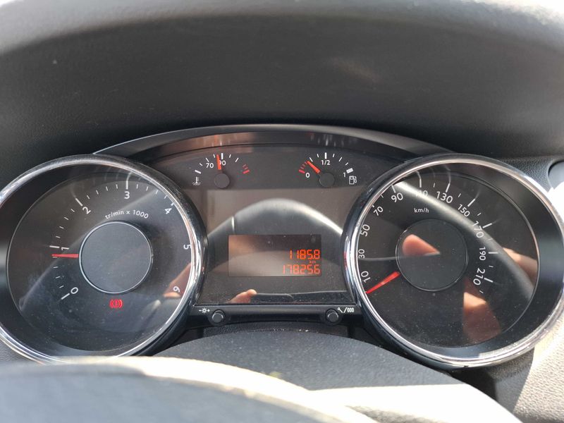 Peugeot 5008 1.6 HDi Business Pack — zdjęcie 12