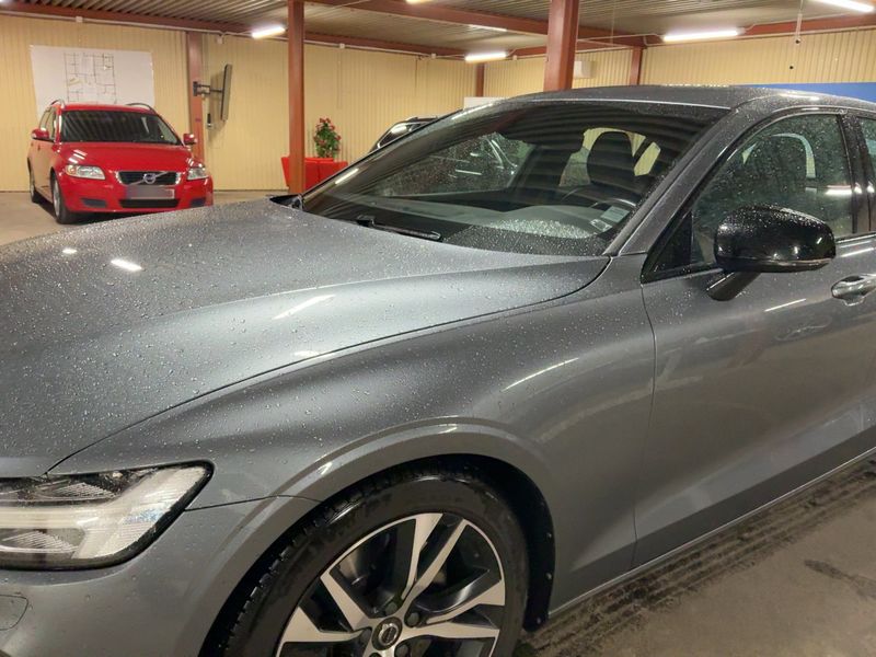 Volvo S60 2.0 T5 R-Design — zdjęcie 2