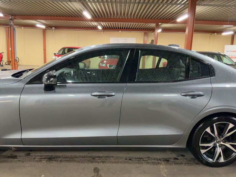Volvo S60 2.0 T5 R-Design — zdjęcie 4