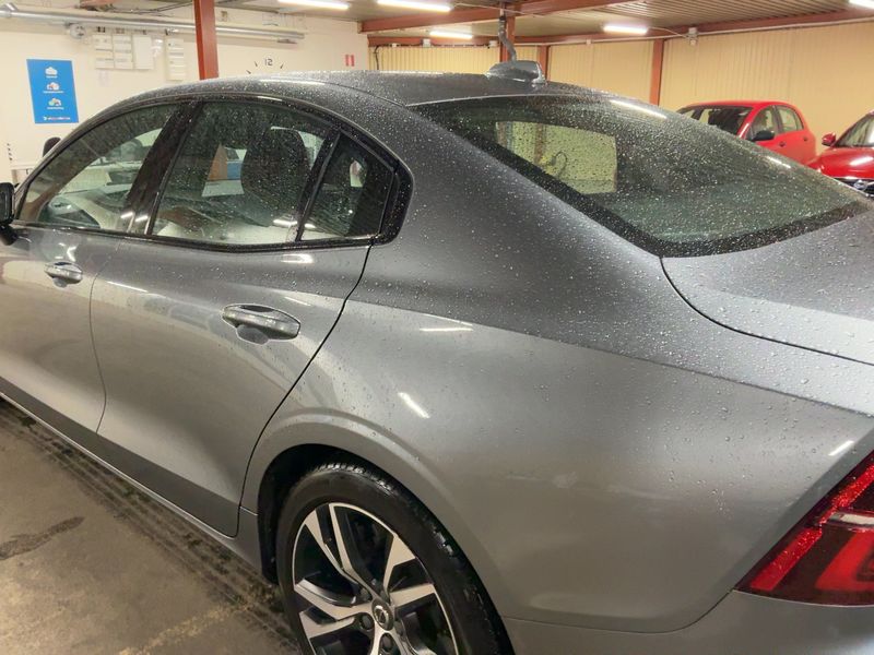 Volvo S60 2.0 T5 R-Design — zdjęcie 3