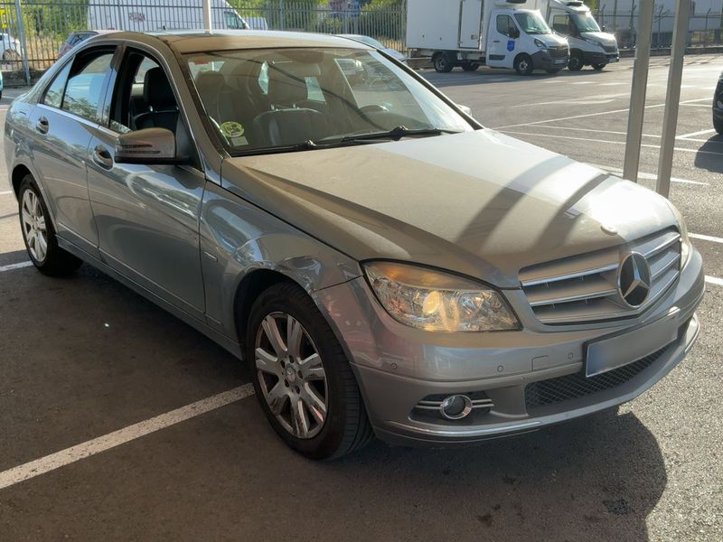 Mercedes-Benz C-Klasse C 220 CDI BlueEfficiency Avantgarde 2010 – снимка 12