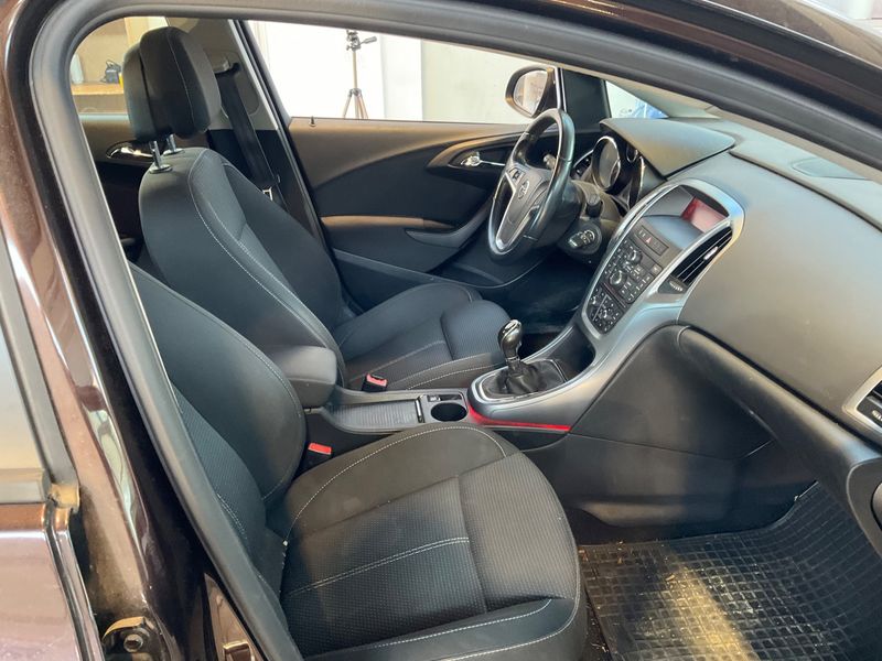 Opel Astra 1.6 CDTI DPF Edition — zdjęcie 3