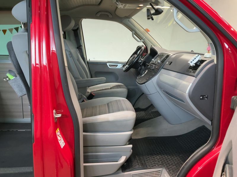Volkswagen T5 California 2.0 TDI Comfortline Aufstelldach — zdjęcie 11