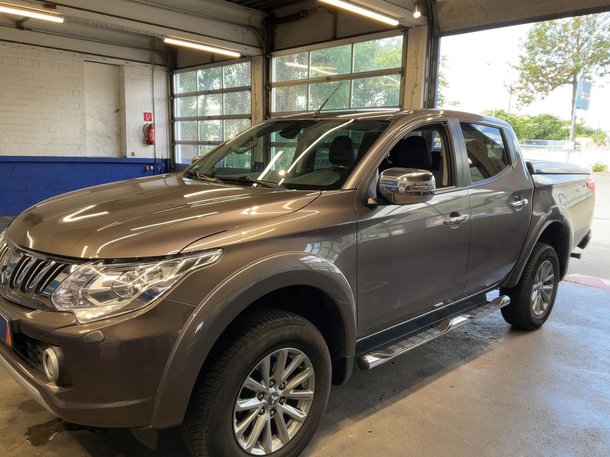 Mitsubishi L 200 2.4 DI-D Top Doppelkabine 4WD