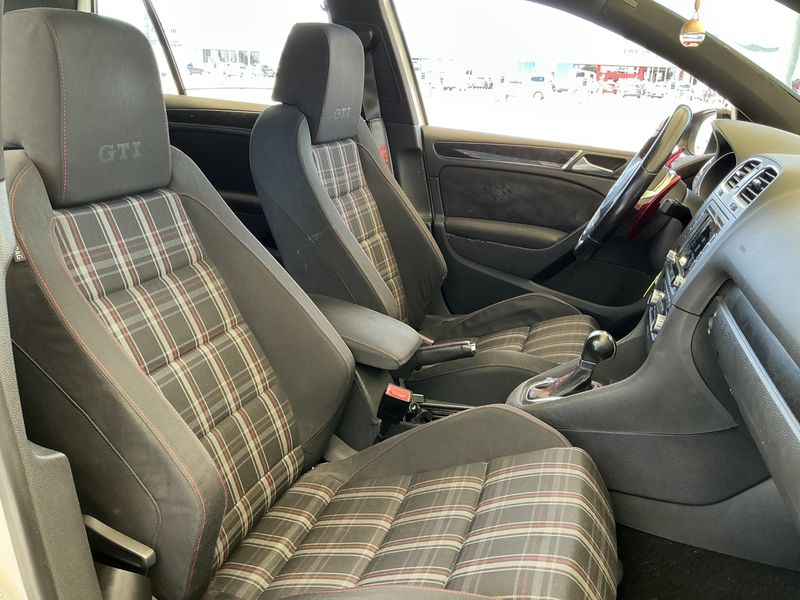 Volkswagen Golf VI 2.0 TSI GTI 2009 – снимка 16