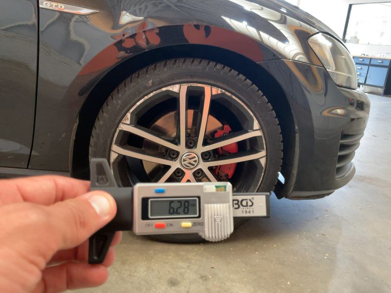 Volkswagen Golf VII 2.0 TDI GTD BlueMotion Tech 2015 – снимка 11