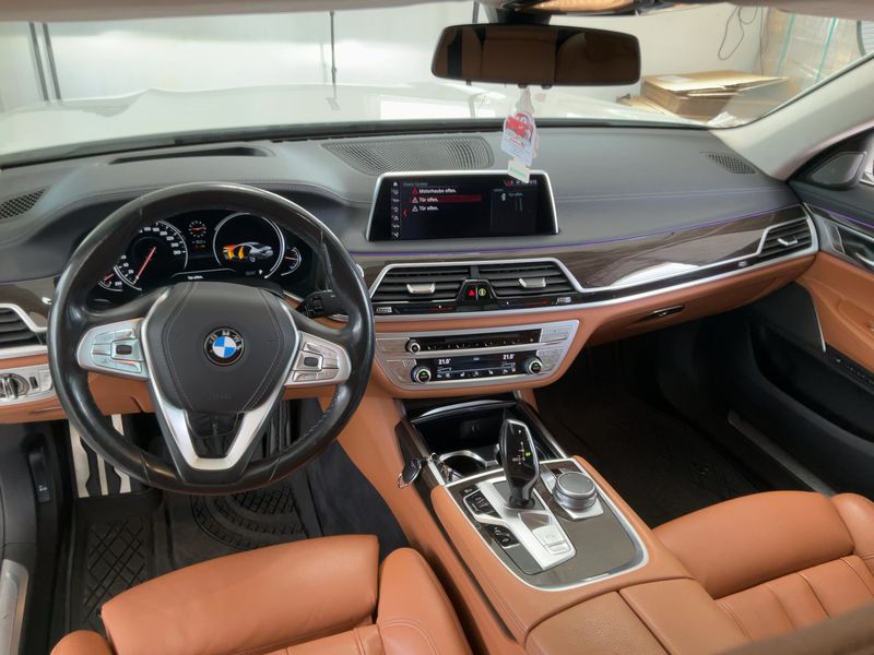 BMW 7er 740d xDrive — zdjęcie 12