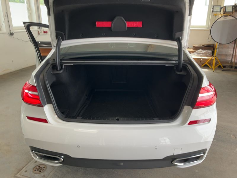 BMW 7er 740d xDrive — zdjęcie 10
