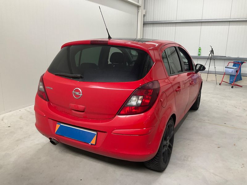 Opel Corsa 1.2 Color Edition 2011 – снимка 2