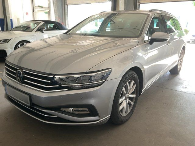 Volkswagen Passat 2023 — photo 1