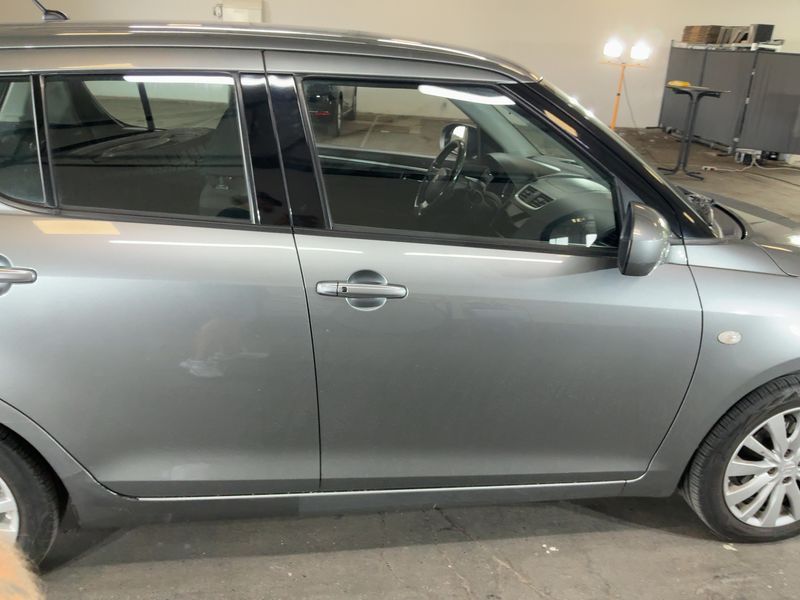 Suzuki Swift 1.2 Comfort — zdjęcie 7