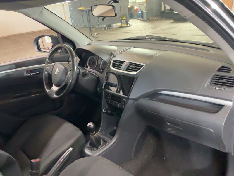 Suzuki Swift 1.2 Comfort — zdjęcie 12