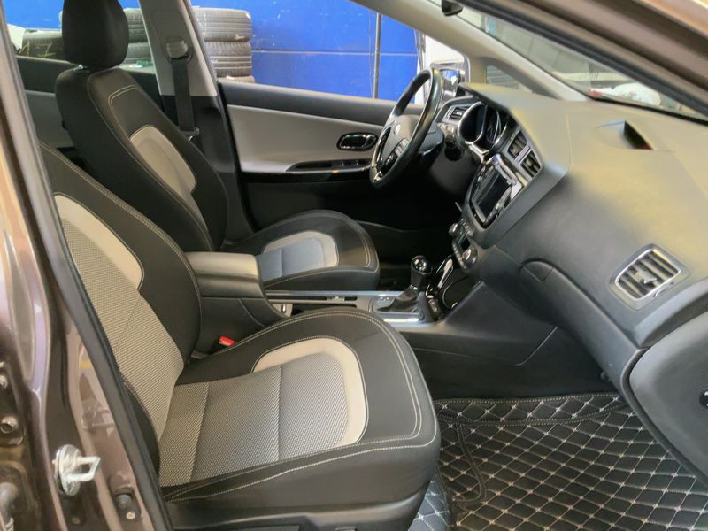 Kia cee'd 1.6 GDI Spirit — zdjęcie 11