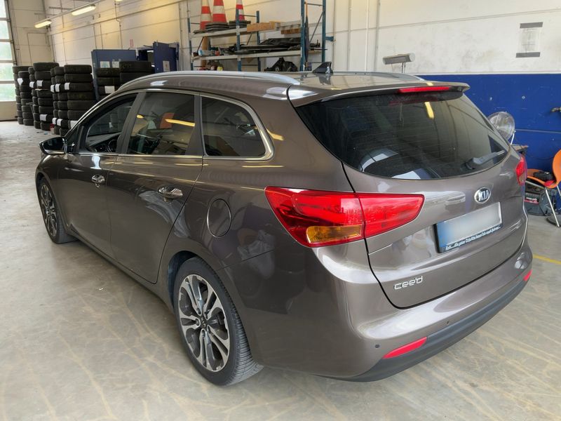 Kia cee'd 1.6 GDI Spirit — zdjęcie 3