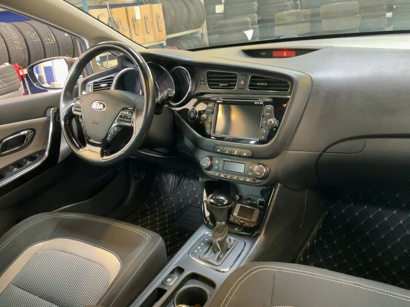 Kia cee'd 1.6 GDI Spirit — zdjęcie 12