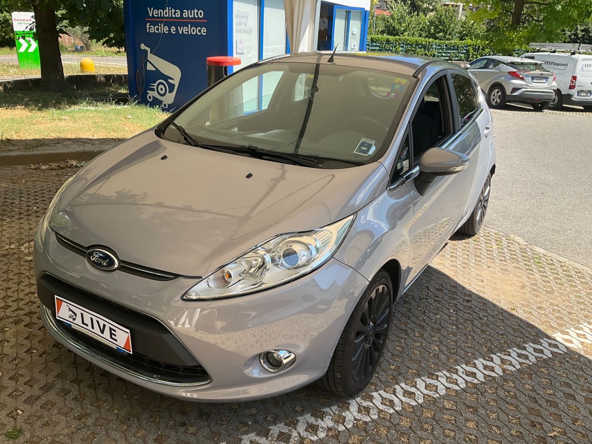 Ford Fiesta 2012 — photo 1