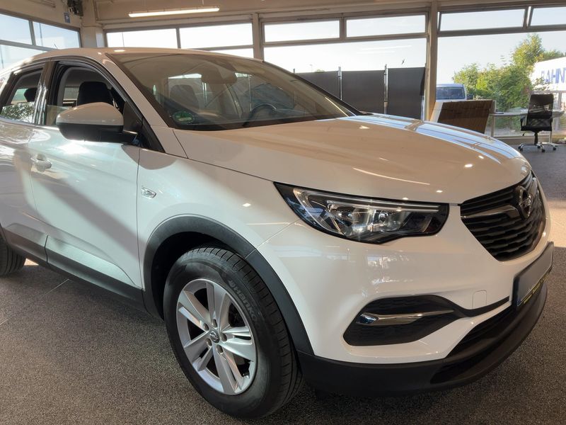 Opel Grandland X 1.2 Turbo Edition — zdjęcie 8