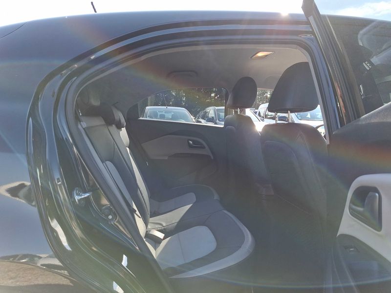 Kia Rio 1.4 CRDi Platinum Edition — zdjęcie 14