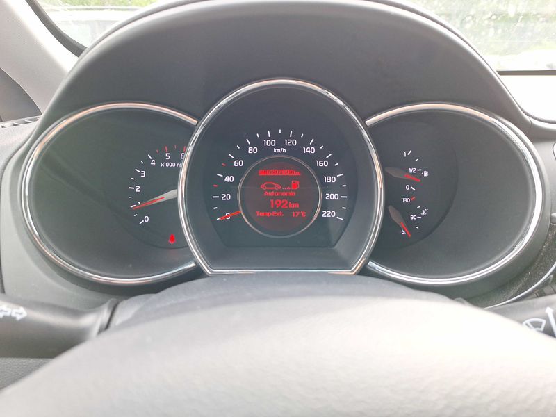 Kia Rio 1.4 CRDi Platinum Edition — zdjęcie 12